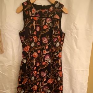 White House Black Mkt  Embroid Mesh Floral Size 4